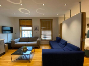 Grand Living near Piccadilly Cov11